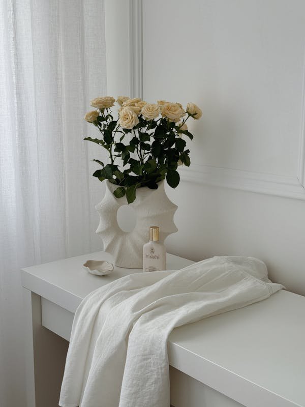 Vases blancs pas chers : élégez votre décoration sans vous ruiner !